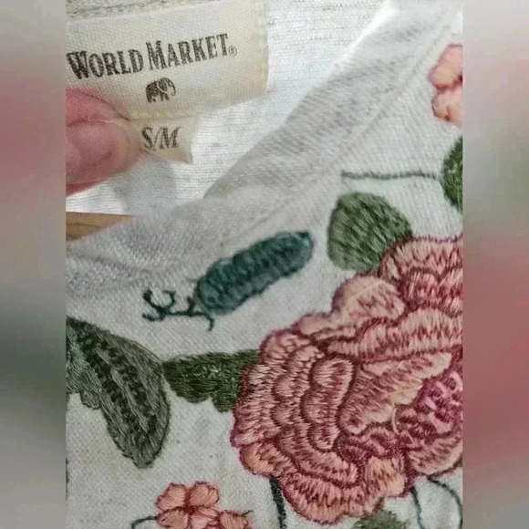 World Market Tan Linen Look Peplum Top w/ Embroidered Flowers Size Small/ Medium - Picture 4 of 8